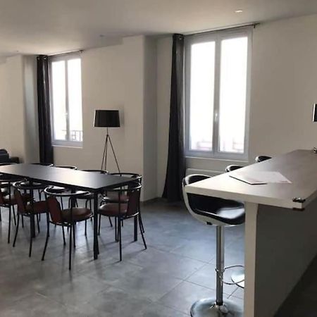 Appartement 10 Pers Face Gare Sncf Appart Hotel Le Cygne A Bourges Exterior photo