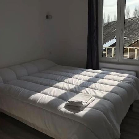 Appartement 10 Pers Face Gare Sncf Appart Hotel Le Cygne A Bourges Exterior photo