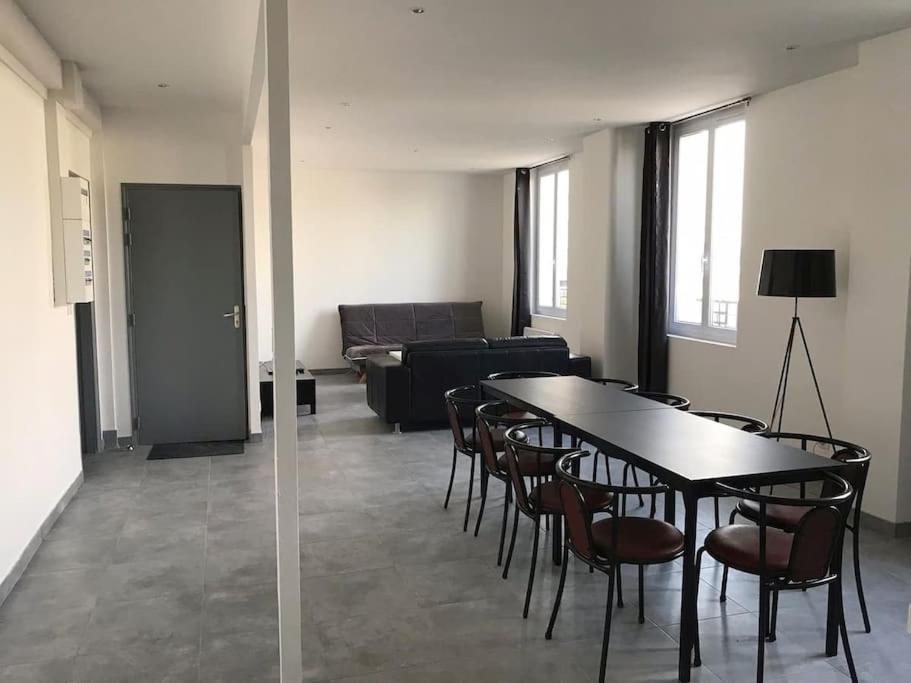 Appartement 10 Pers Face Gare Sncf Appart Hotel Le Cygne A Bourges Exterior photo